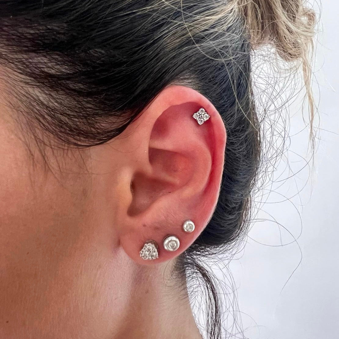 Piercing romby flowers