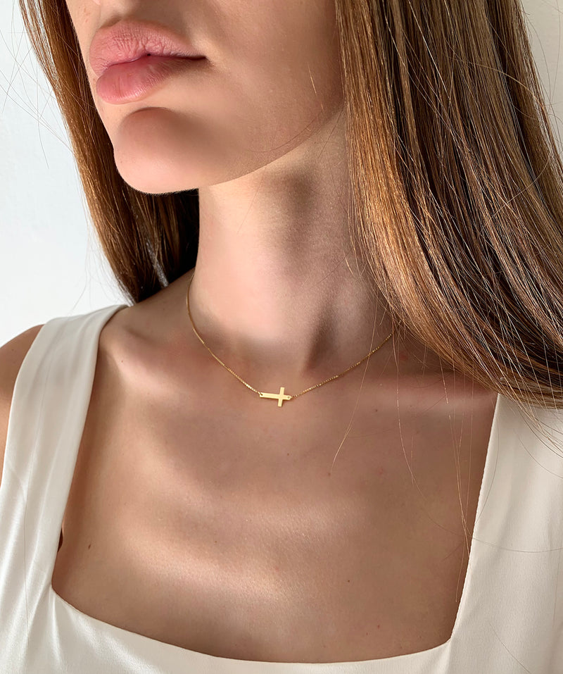Choker con croce al lato